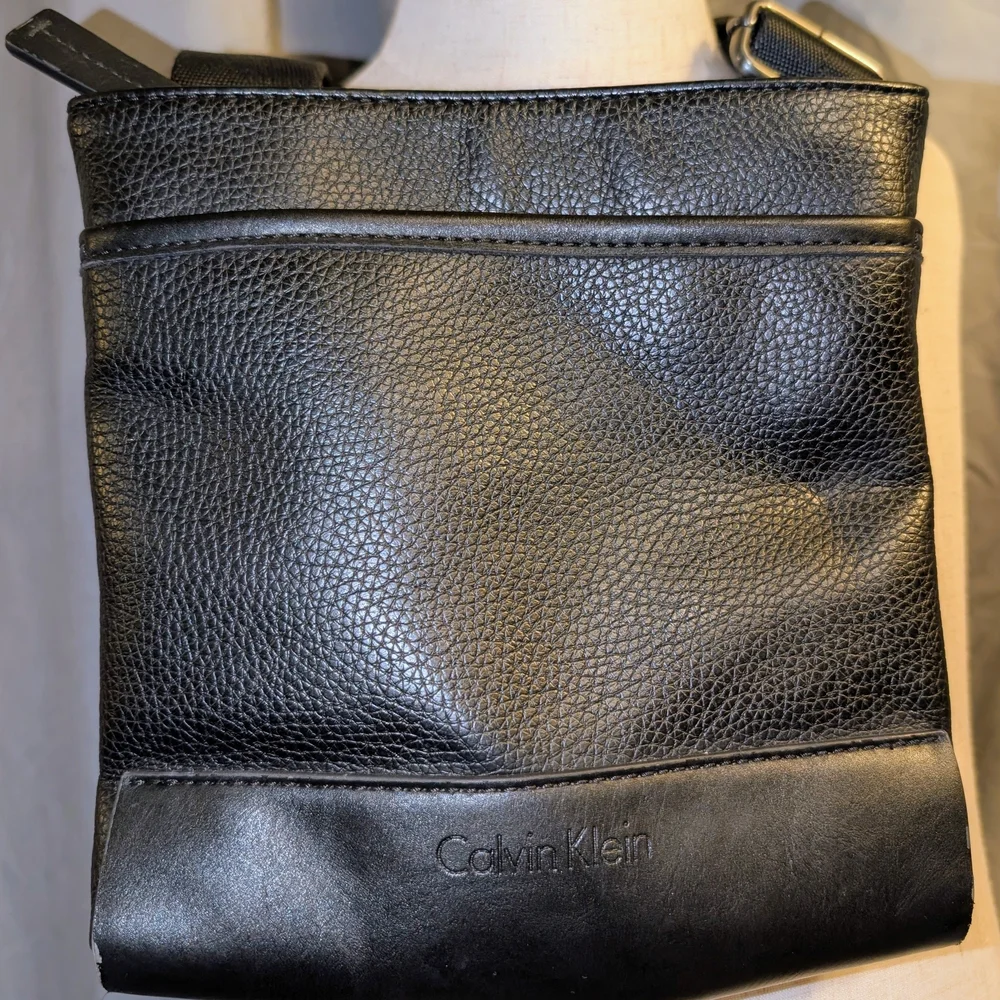 Calvin Klein Black Pebble Leather Textured Messenger Crossbody Bag Purse - Picture 7 of 14